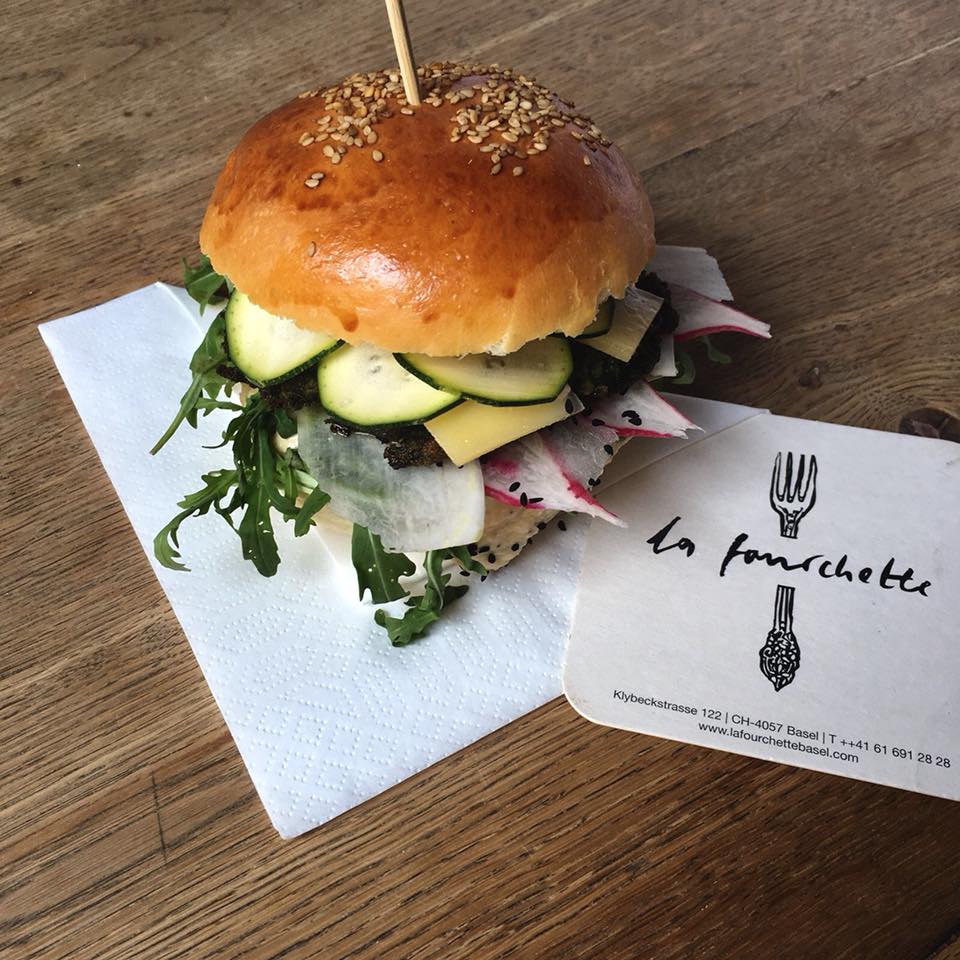 https://sarahweishaupt.cyon.site/media/pages/home/erscheinungsbild-restaurant-la-fourchette/54fed70186-1725022616/34537193_2093123364279962_757389818765246464_n.jpg