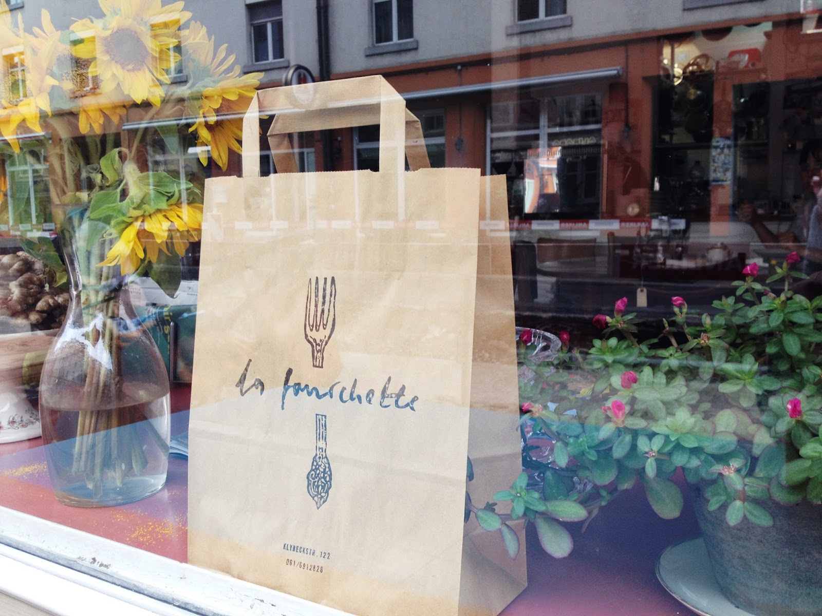 https://sarahweishaupt.cyon.site/media/pages/home/erscheinungsbild-restaurant-la-fourchette/6ed074b0ca-1624633499/foto.jpg
